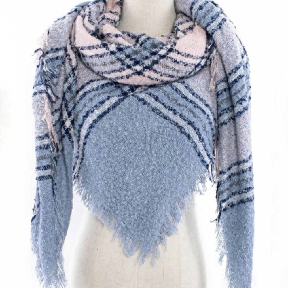 New 💙🖤 So Soft Blue/Pink Scarf